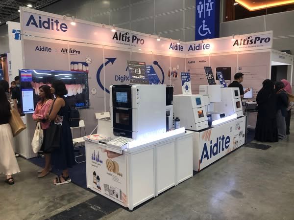 Aidite Show at an Exhibition