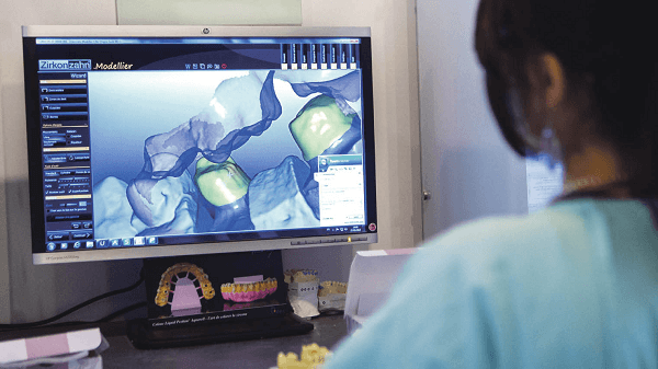 Augmented Reality (AR)