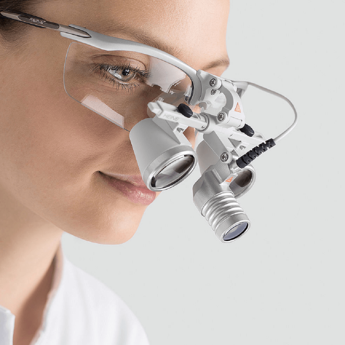 Dental loupes with light