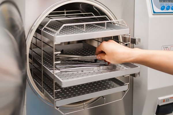 How do dental sterilization autoclaves work