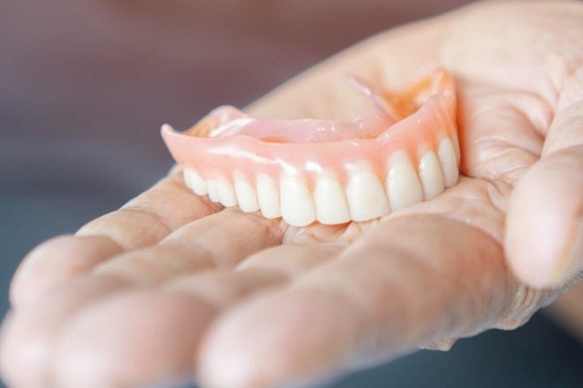 Types of materials used for dentures